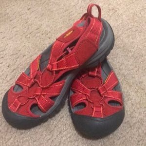 Red women’s keens